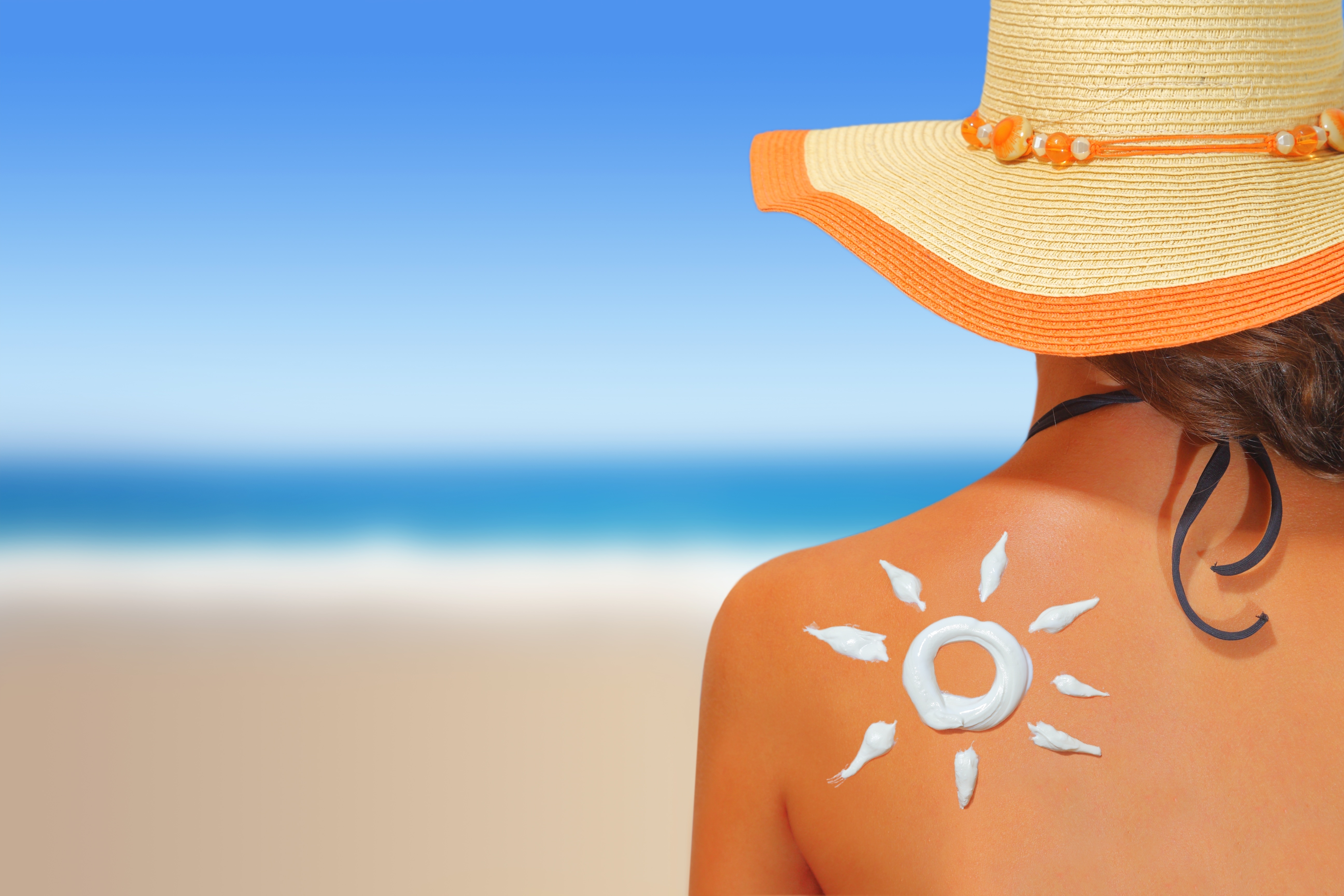 how-to-apply-sunscreen-to-the-face-and-neck-correctly